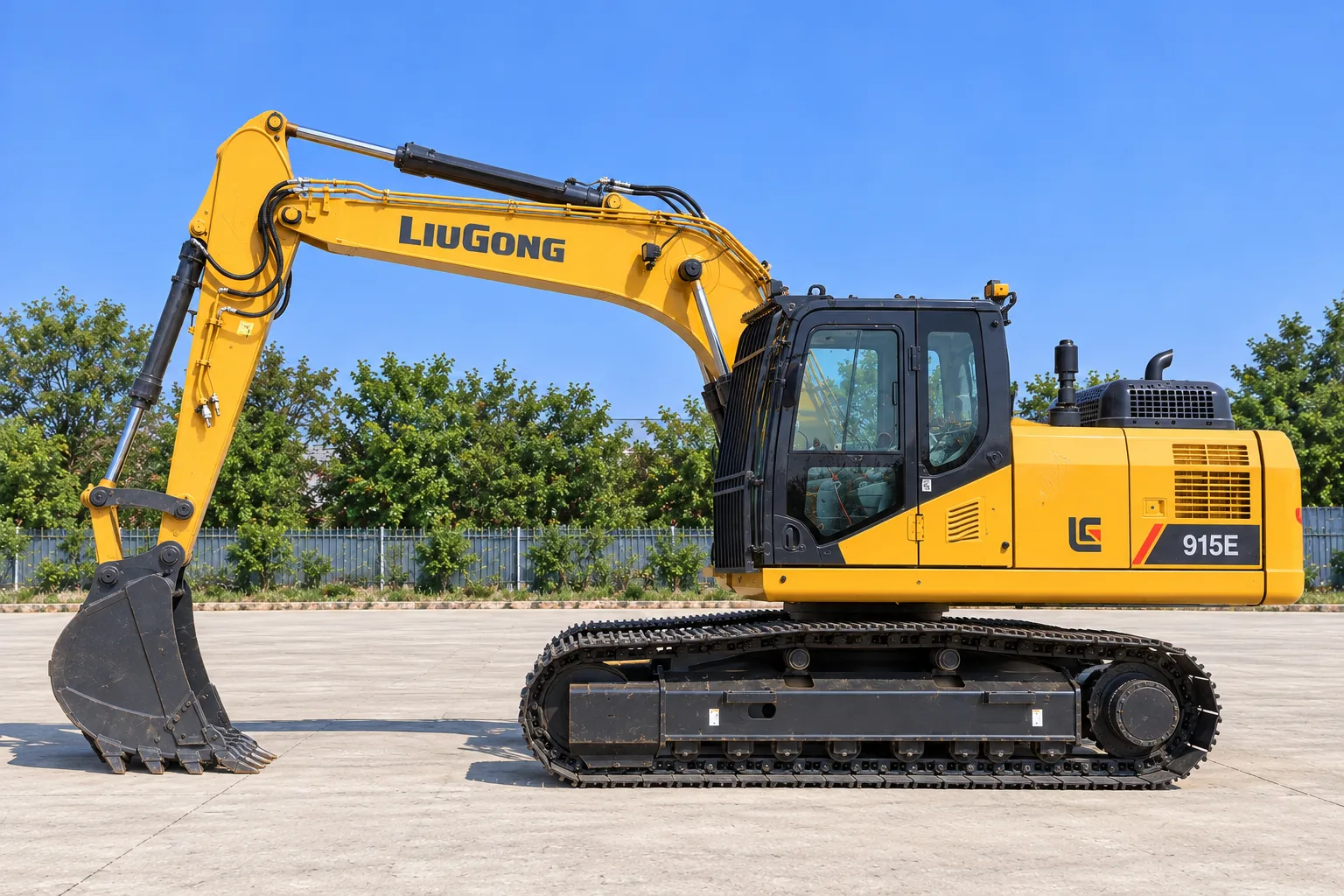 Illustrative exterior left profile view of LiuGong 915E excavator; not a photograph of a specific machine.