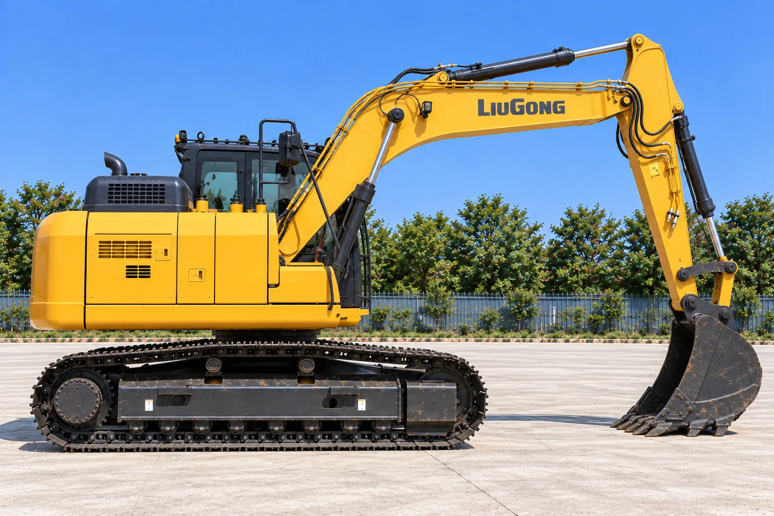 Illustrative exterior right profile view of LiuGong 915E excavator; not a photograph of a specific machine.